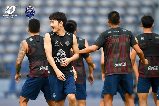 Xuân Trường tích cực tập sút phạt, chờ lập siêu phẩm tiếp theo cho Buriram United  - Ảnh 1.