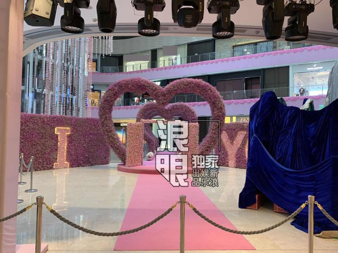 Hé lộ quang cảnh 99,999 đoá hồng thiếu gia trùm sòng bạc Macau chuẩn bị cho màn cầu hôn chân dài Victorias Secret - Ảnh 5.