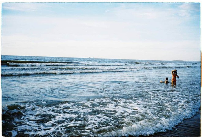 Kh&ocirc;ng thể ngờ ở ngay gần H&agrave; Nội cũng c&oacute; khu cầu cảng trắng muốt mang hơi thở ch&acirc;u &Acirc;u thế n&agrave;y - Ảnh 1.