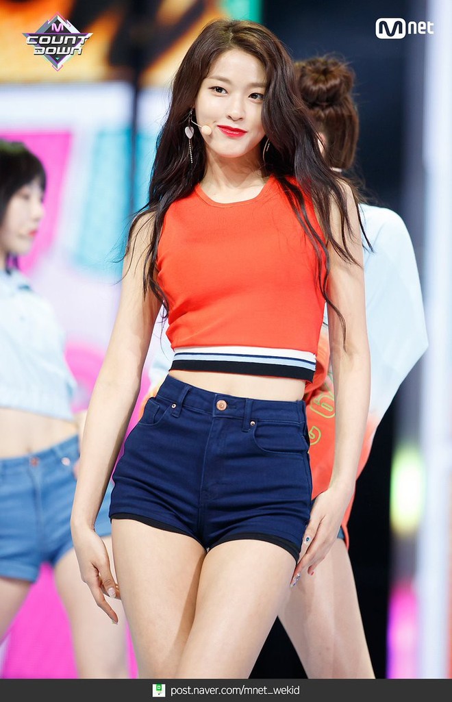 Biểu tượng sexy của Kpop gọi tên Hyuna, Hwasa (MAMAMOO) và loạt idol nữ: đều sở hữu body bức người, thần thái không chê vào đâu được - Ảnh 24.