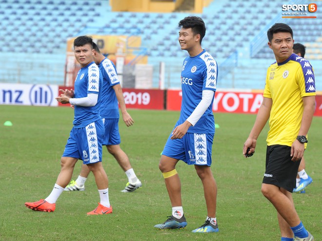 Quên đi chiếc thẻ đỏ cay đắng, Đình Trọng tập luyện hăng say chuẩn bị đối đầu Tampines Rovers ở AFC Cup - Ảnh 11.