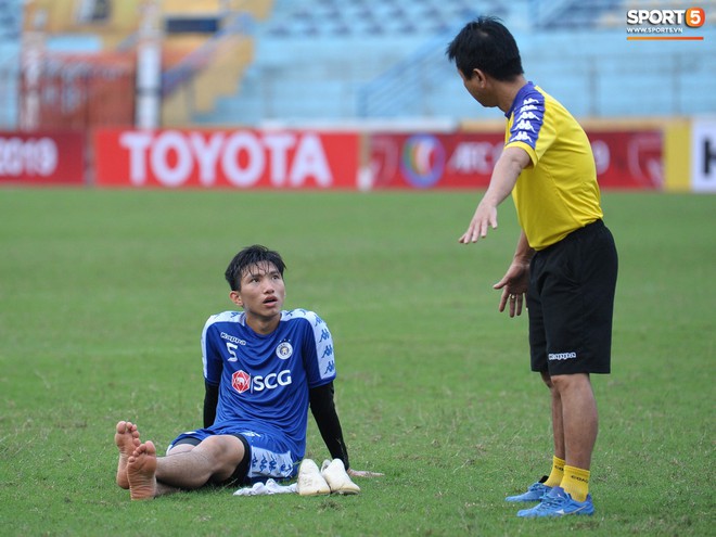 Quên đi chiếc thẻ đỏ cay đắng, Đình Trọng tập luyện hăng say chuẩn bị đối đầu Tampines Rovers ở AFC Cup - Ảnh 6.