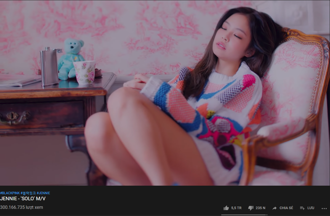 Jennie (BLACKPINK) làm nên kì tích cho mình, khiến cả 4 MV năm ngoái của TWICE ngửi khói - Ảnh 1.