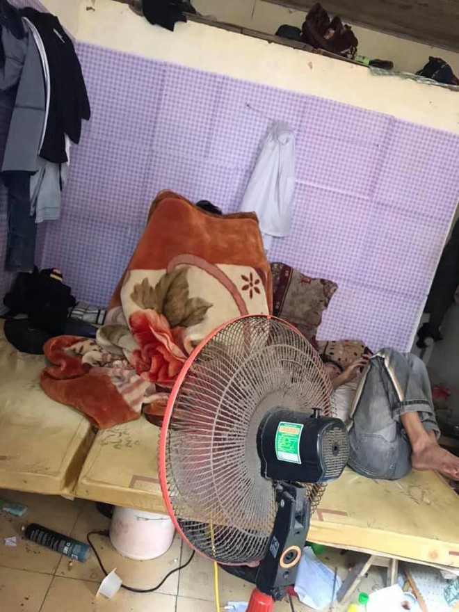 Ph&ograve;ng trọ cực bẩn nhưng gần chục đ&ocirc;i gi&agrave;y vẫn cứ sạch tinh, nam thanh ni&ecirc;n bị d&acirc;n mạng mỉa mai: Ra đường lại khối em chết m&ecirc; chết mệt - Ảnh 3.
