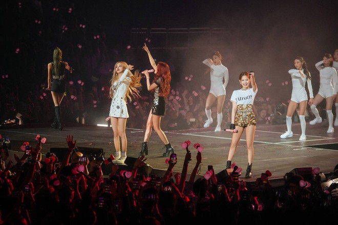 Tour diễn Bắc Mỹ của BLACKPINK kết thúc: Dấu ấn đẳng cấp của một girlgroup hàng đầu Kpop hay nỗi thất vọng của fan quốc tế? - Ảnh 3. Tour diễn Bắc Mỹ của BLACKPINK kết thúc: Dấu ấn đẳng cấp của một girlgroup hàng đầu Kpop hay nỗi thất vọng của fan quốc tế? - Ảnh 3.