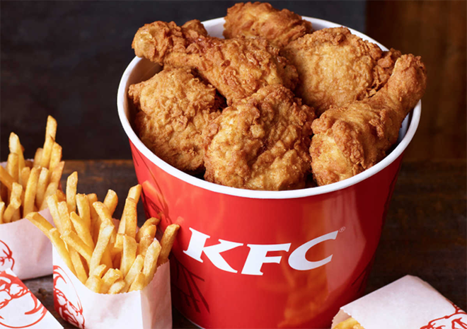 Siêu cú lừa: Thanh niên giả làm thanh tra để ăn chùa KFC suốt 1 năm trời mà không ai biết - Ảnh 2.