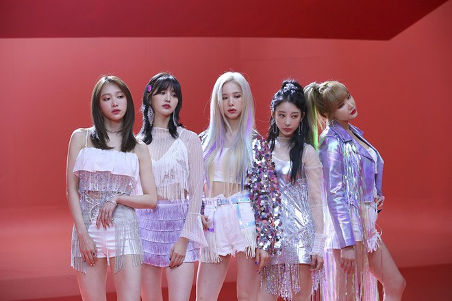 EXID đối đầu WINNER bằng MV quẩy cực sung, riêng 1 thành viên quá bốc lửa vì trang phục siêu sexy - Ảnh 3.
