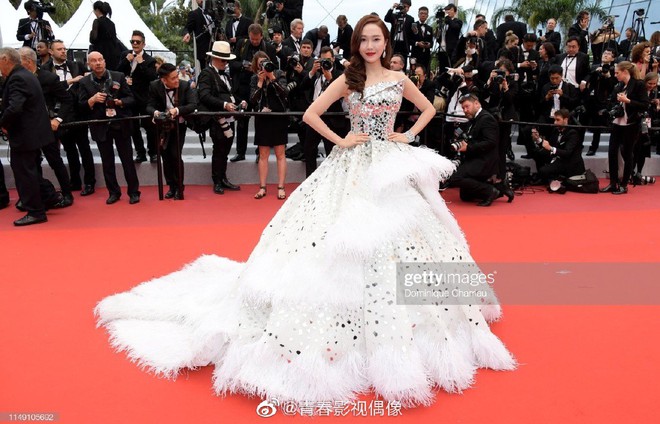 Màn xuất hiện gây mê, siêu sang chảnh không khác gì công chúa của Jessica Jung tại LHP Cannes - Ảnh 10.