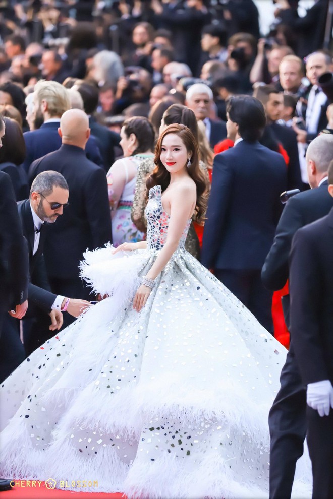 Đẹp đỉnh cao tại Cannes, nữ hoàng băng giá Jessica lại bị nhiếp ảnh gia quốc tế bóc mẽ nhan sắc quá chân thực - Ảnh 6.