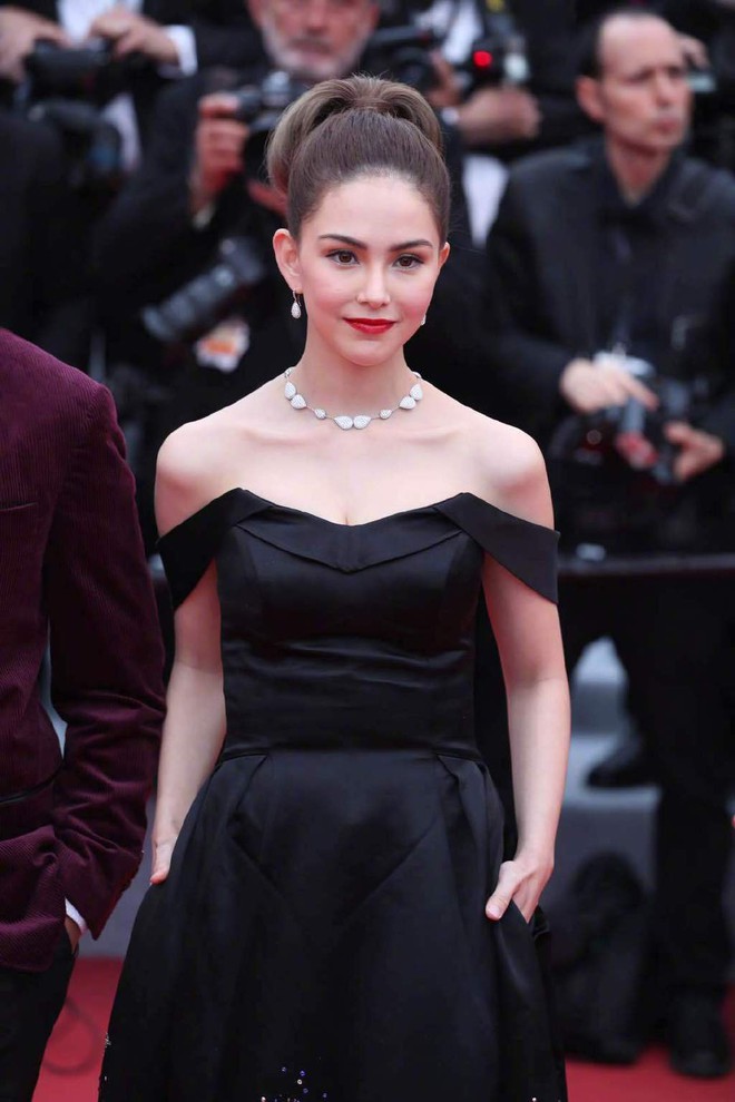 Thảm đỏ LHP Cannes 2019: Selena bức thở với vòng 1 khủng, Ella Fanning như bà hoàng bên dàn siêu mẫu Victorias Secret - Ảnh 37.