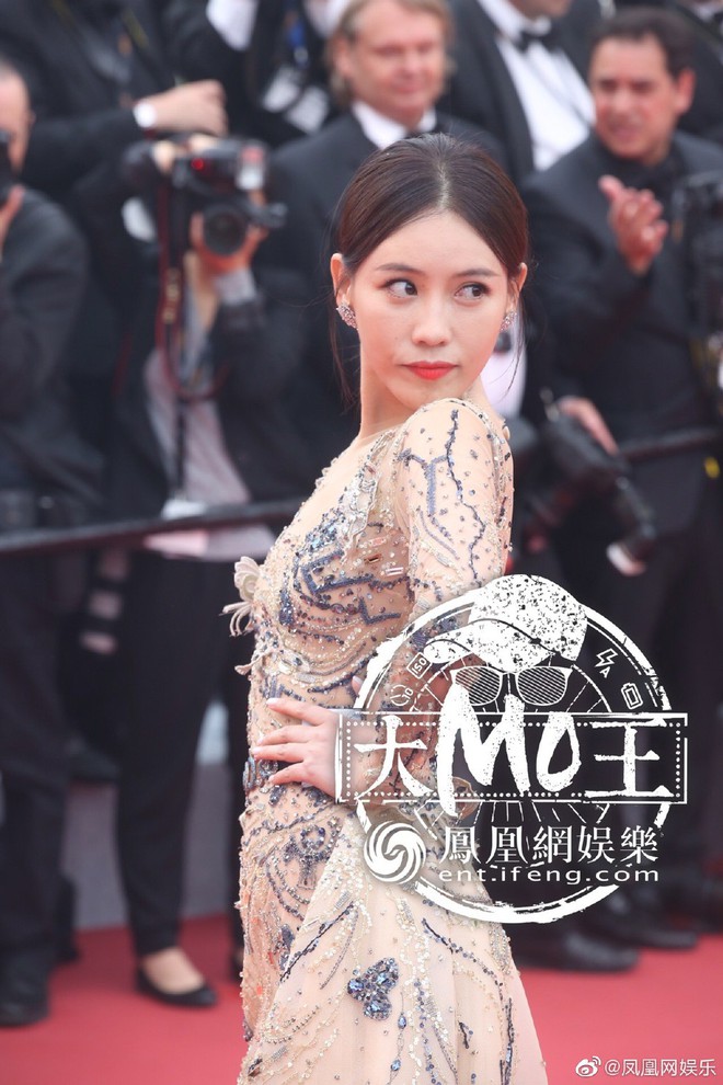 Thảm đỏ LHP Cannes 2019: Selena bức thở với vòng 1 khủng, Ella Fanning như bà hoàng bên dàn siêu mẫu Victorias Secret - Ảnh 43.