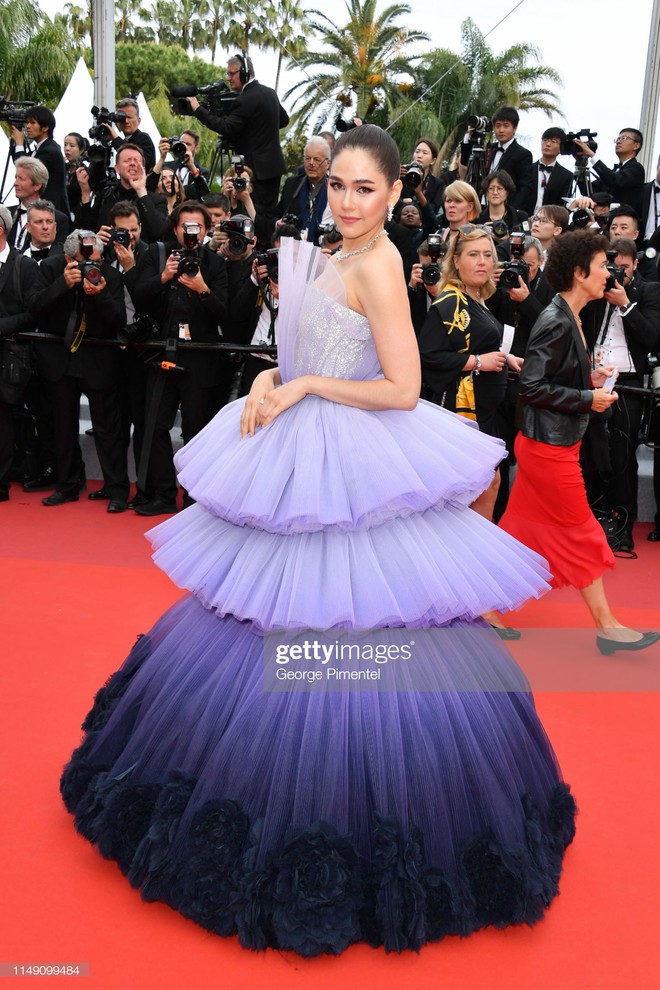 Thảm đỏ LHP Cannes 2019: Selena bức thở với vòng 1 khủng, Ella Fanning như bà hoàng bên dàn siêu mẫu Victorias Secret - Ảnh 33.