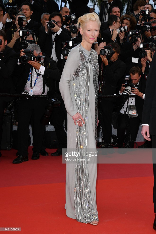 Thảm đỏ LHP Cannes 2019: Selena bức thở với vòng 1 khủng, Ella Fanning như bà hoàng bên dàn siêu mẫu Victorias Secret - Ảnh 31.