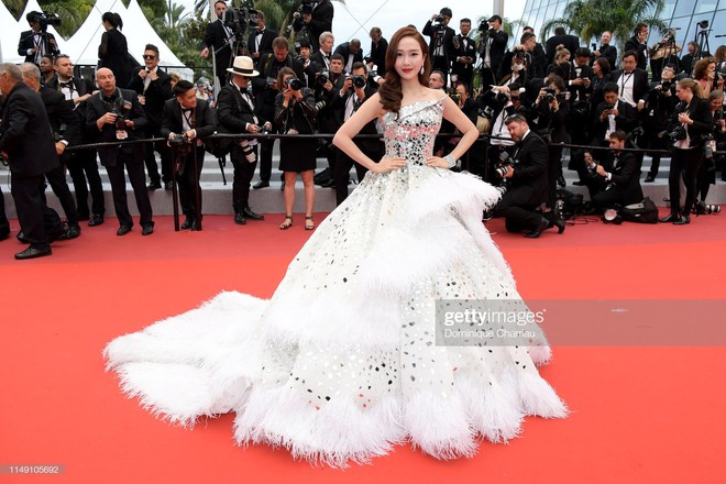 Thảm đỏ LHP Cannes 2019: Selena bức thở với vòng 1 khủng, Ella Fanning như bà hoàng bên dàn siêu mẫu Victorias Secret - Ảnh 23.