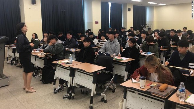 Thanh niên Hàn Quốc đổ xô tới lớp học yêu - Ảnh 1.