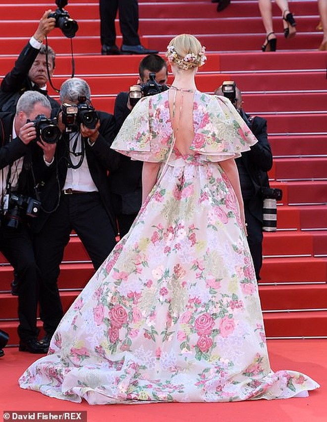 Thảm đỏ Cannes ngày 2: Thiên thần Victoria's Secret suýt lộ hàng, &quot;Phạm Băng Băng Thái Lan&quot; xinh như tiên tử - Ảnh 17.