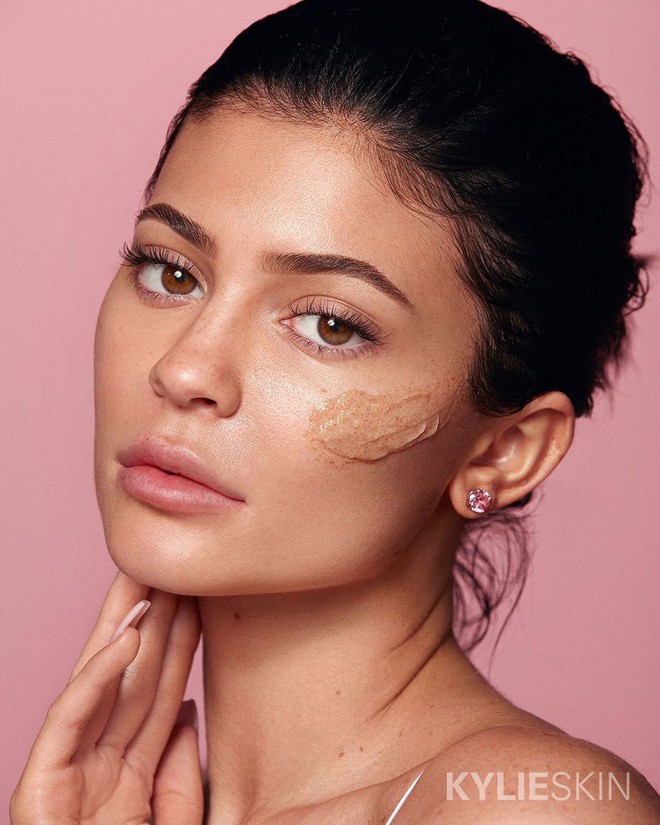 Chưa mở bán, sản phẩm tẩy da chết của Kylie Skin đã bị dân tình tẩy chay, bác sĩ cảnh báo là có nguy cơ gây hỏng da - Ảnh 6.