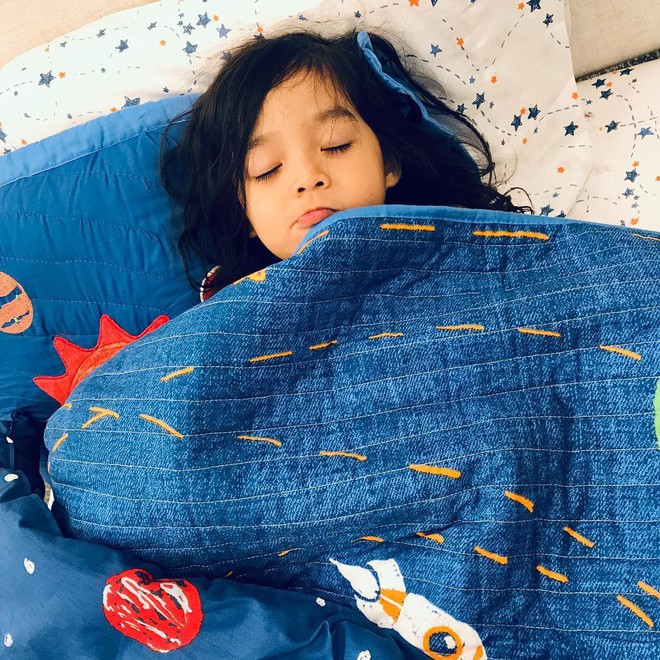 Con đạo diễn Việt Max c&oacute; follow tr&ecirc;n Instagram cao gấp đ&ocirc;i bố mẹ, thường xuy&ecirc;n bị nhầm l&agrave; con g&aacute;i v&igrave; l&yacute; do n&agrave;y! - Ảnh 10.