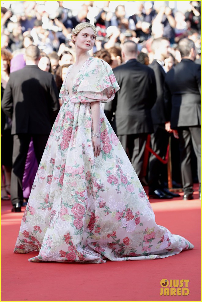 Giữa loạt mỹ nhân sexy ngồn ngộn tại Cannes 2019, có một nàng công chúa cổ tích đẹp nao lòng bước ra đời thực - Ảnh 1.