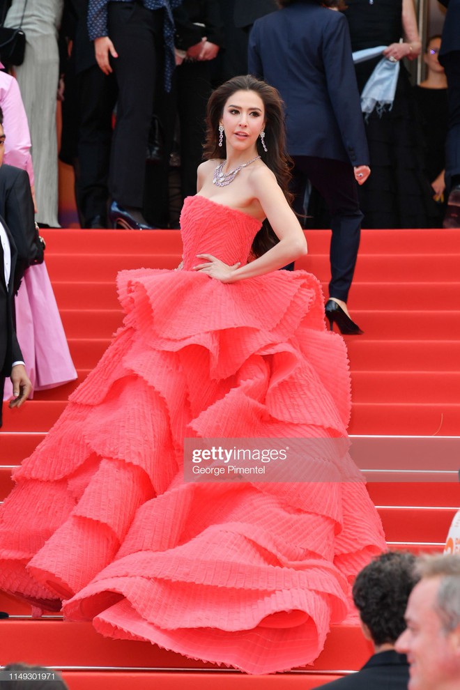 Ngày thứ 2 Cannes xuất hiện nữ thần nhan sắc chặt chém thảm đỏ, khiến Phạm Băng Băng Thái Lan chịu lép vế - Ảnh 8.