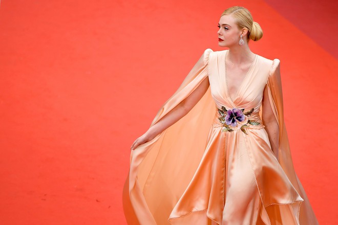 Giữa loạt mỹ nhân sexy ngồn ngộn tại Cannes 2019, có một nàng công chúa cổ tích đẹp nao lòng bước ra đời thực - Ảnh 13.