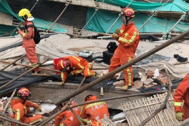 5 người chết, nhiều người bị thương trong tòa nhà đổ sập ở Thượng Hải - Ảnh 4.