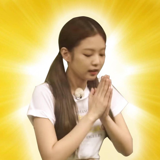 Có nữ idol nào như Jennie: Chẳng thèm giữ gìn hình tượng, toàn đăng ảnh tạo dáng khó hiểu tặng meme cho fan chế - Ảnh 15.