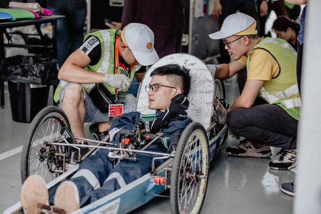 Những khoảnh khắc căng thẳng và vỡ òa trong chiến thắng của sinh viên Việt Nam tại Shell Eco-marathon 2019 - Ảnh 3.