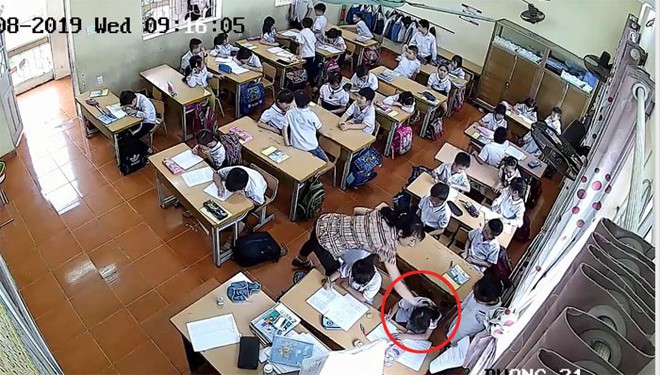 Nữ giáo viên tát và đánh tới tấp vào đầu học sinh: Lãnh đạo TP Hải Phòng chỉ đạo khẩn - Ảnh 2.