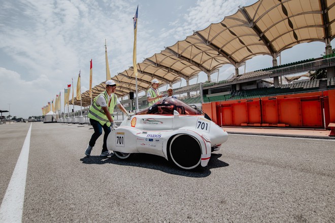 Những khoảnh khắc căng thẳng và vỡ òa trong chiến thắng của sinh viên Việt Nam tại Shell Eco-marathon 2019 - Ảnh 6.