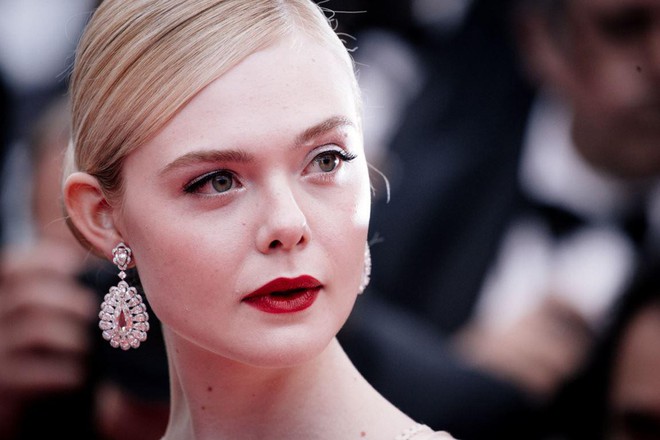 Giữa loạt mỹ nhân sexy ngồn ngộn tại Cannes 2019, có một nàng công chúa cổ tích đẹp nao lòng bước ra đời thực - Ảnh 12.