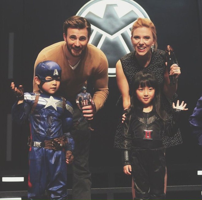 Được đẩy thuyền mạnh nhất Marvel nhưng đ&acirc;y mới l&agrave; quan hệ thật của Captain Chris Evans v&agrave; Black Widow - Ảnh 11.