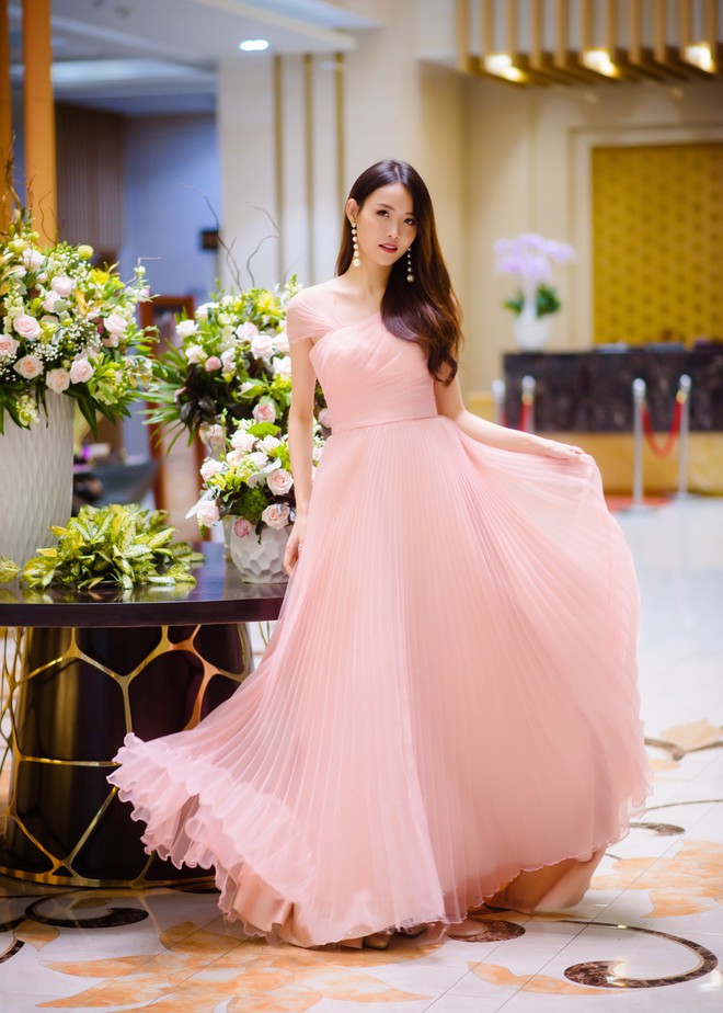 &Aacute; hậu Trương Mỹ Nh&acirc;n khoe nhan sắc ng&agrave;y c&agrave;ng thăng hạng khi tham dự sự kiện  - Ảnh 3.