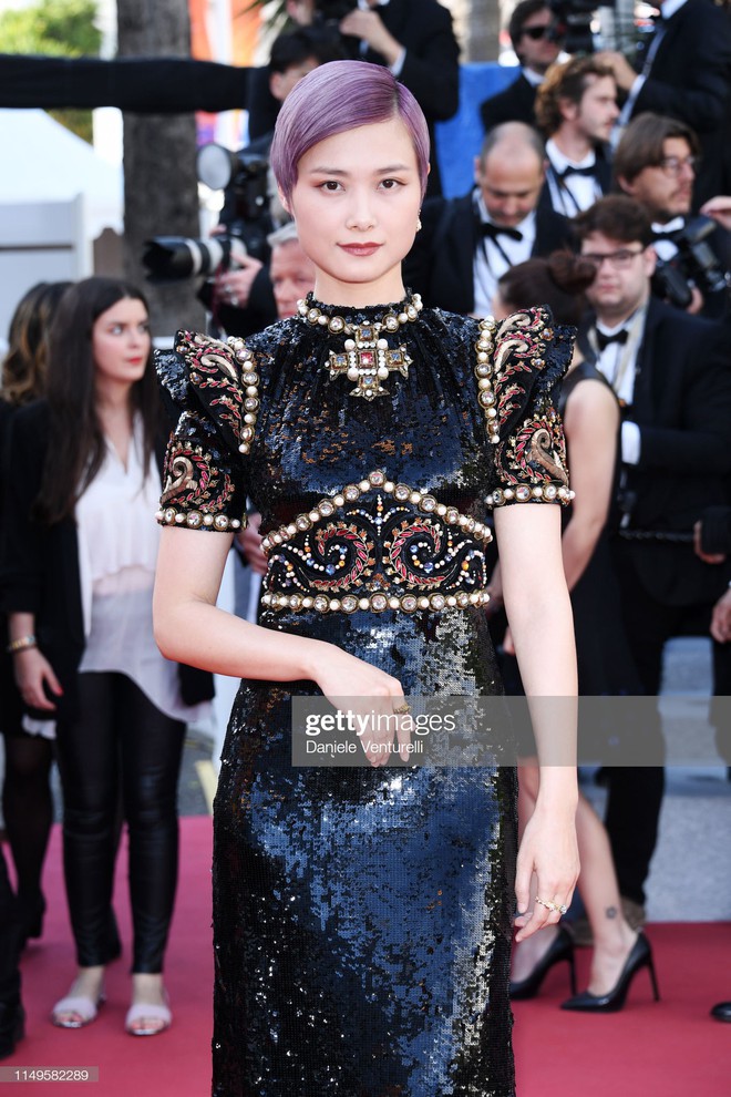 Thảm đỏ Cannes ngày 3: HLV The Face Thái Lan bất ngờ vùng lên chặt chém Bella Hadid cùng dàn mỹ nhân váy xẻ - Ảnh 24.