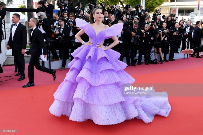 Hình ảnh thú vị: Đụng độ tại thảm đỏ Cannes, Chị đại showbiz Thái được chăm sóc nhiệt tình, lấn át cả Bella Hadid - Ảnh 6.