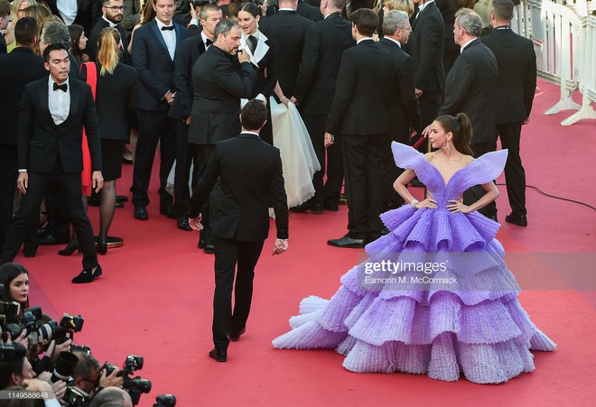 Thảm đỏ Cannes ngày 3: HLV The Face Thái Lan bất ngờ vùng lên chặt chém Bella Hadid cùng dàn mỹ nhân váy xẻ - Ảnh 14.