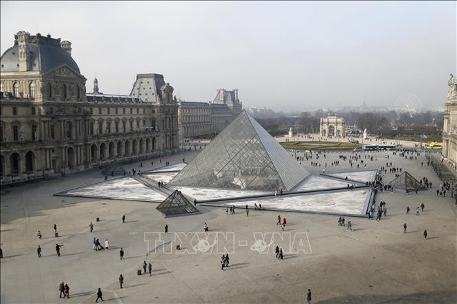 Cha đẻ của tòa kim tự tháp bằng kính trong suốt ở lối vào bảo tàng Louvre đã qua đời - Ảnh 2.