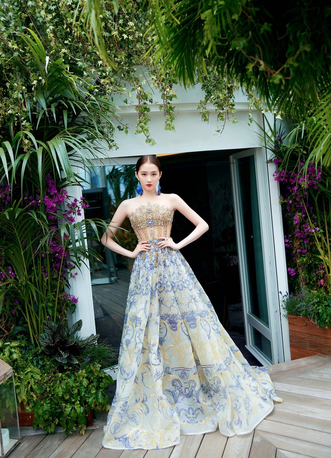 Không có Phạm Băng Băng, đây là nữ thần Trung Quốc đẹp nao lòng, gây bão với truyền thông quốc tế tại Cannes - Ảnh 8.