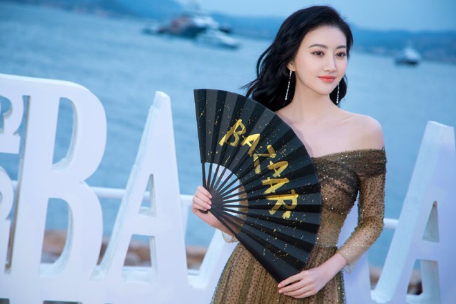 Sự kiện bên lề Cannes: Ming Xi - Sui He cạnh tranh sắc vóc khốc liệt, Lưu Đào - Quan Hiểu Đồng chẳng chịu lép vế - Ảnh 24.