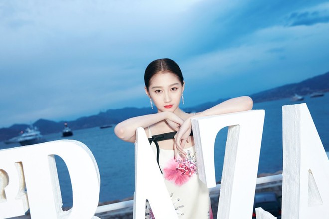 Sự kiện bên lề Cannes: Ming Xi - Sui He cạnh tranh sắc vóc khốc liệt, Lưu Đào - Quan Hiểu Đồng chẳng chịu lép vế - Ảnh 21.