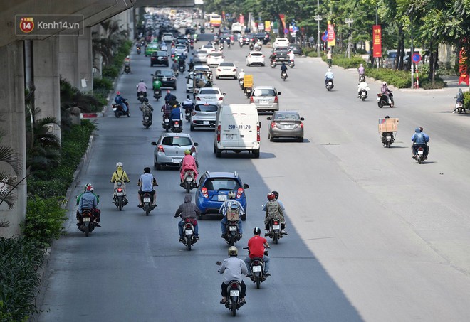 Ảnh: Người d&acirc;n Thủ đ&ocirc; vật v&atilde;, t&igrave;m đủ mọi c&aacute;ch để trốn c&aacute;i nắng hơn 40 độ - Ảnh 16.