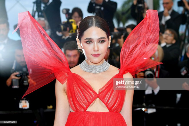 Ngày 4 Cannes: Bella Hadid diễn sâu hết cỡ bên sao nữ Ấn Độ trội nhất thảm đỏ, Thánh lố hoa lá hẹ xuất hiện - Ảnh 16.