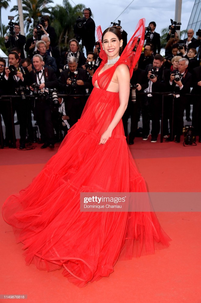 Ngày 4 Cannes: Bella Hadid diễn sâu hết cỡ bên sao nữ Ấn Độ trội nhất thảm đỏ, Thánh lố hoa lá hẹ xuất hiện - Ảnh 18.