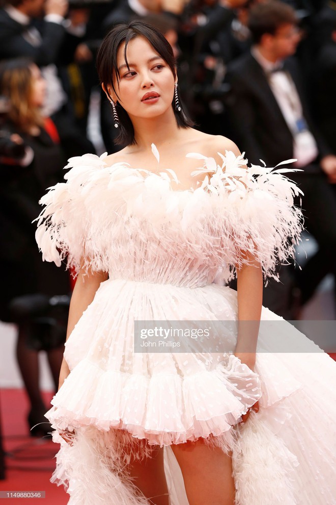 Ngày 4 Cannes: Bella Hadid diễn sâu hết cỡ bên sao nữ Ấn Độ trội nhất thảm đỏ, Thánh lố hoa lá hẹ xuất hiện - Ảnh 39.