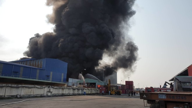 Hải Phòng: Cháy lớn công ty nhựa gần cây xăng - Ảnh 4.