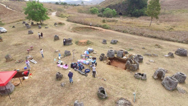 Bí ẩn hàng trăm chiếc chum đá của người chết được tìm thấy tại Lào: 2000 năm chưa có lời giải - Ảnh 2.