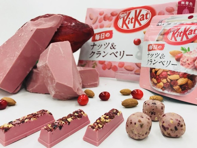 Nhật Bản quả không hổ là thánh địa Kit Kat, đến cả vị đá quý như ruby hồng ngọc cũng có - Ảnh 4.