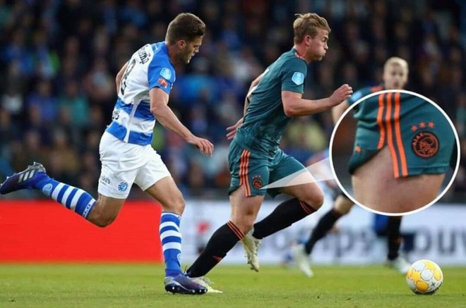 Đội trưởng 19 tuổi đẹp trai như thi&ecirc;n thần của Ajax phải cắt quần thi đấu v&igrave; đ&ugrave;i qu&aacute; to - Ảnh 2.