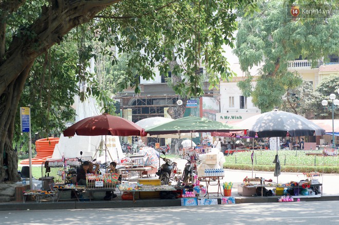 Mùng 1 Tết có là gì vì đường sá Hà Nội ngày nóng như “đổ lửa” còn vắng hơn nhiều - Ảnh 16.