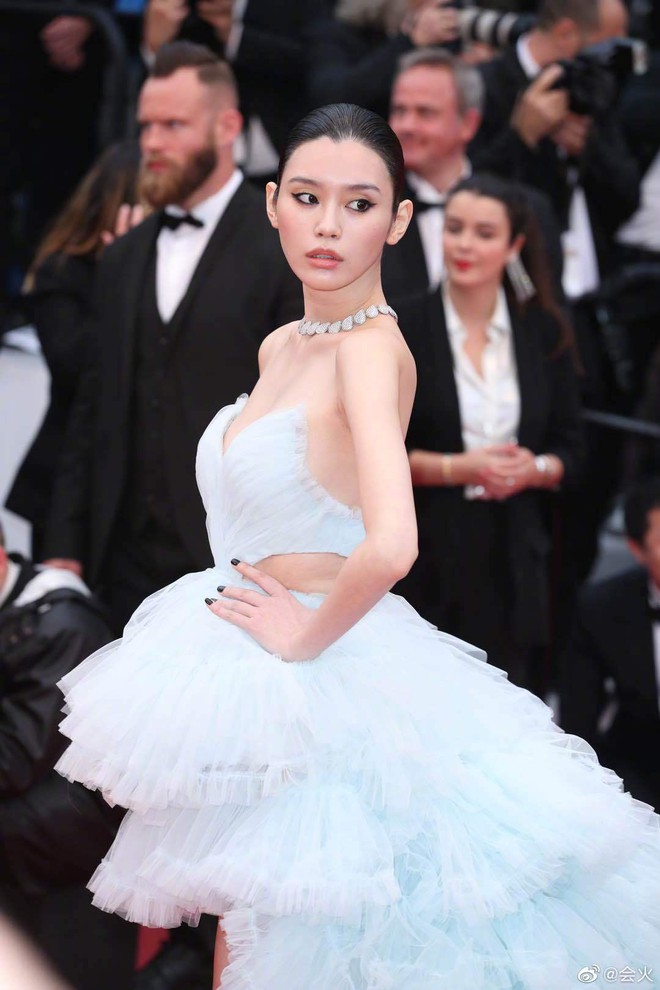 Vòng eo ngấn mỡ tại Cannes là minh chứng cưới chạy bầu của Ming Xi với thiếu gia tỷ đô Hà Du Quân? - Ảnh 6.
